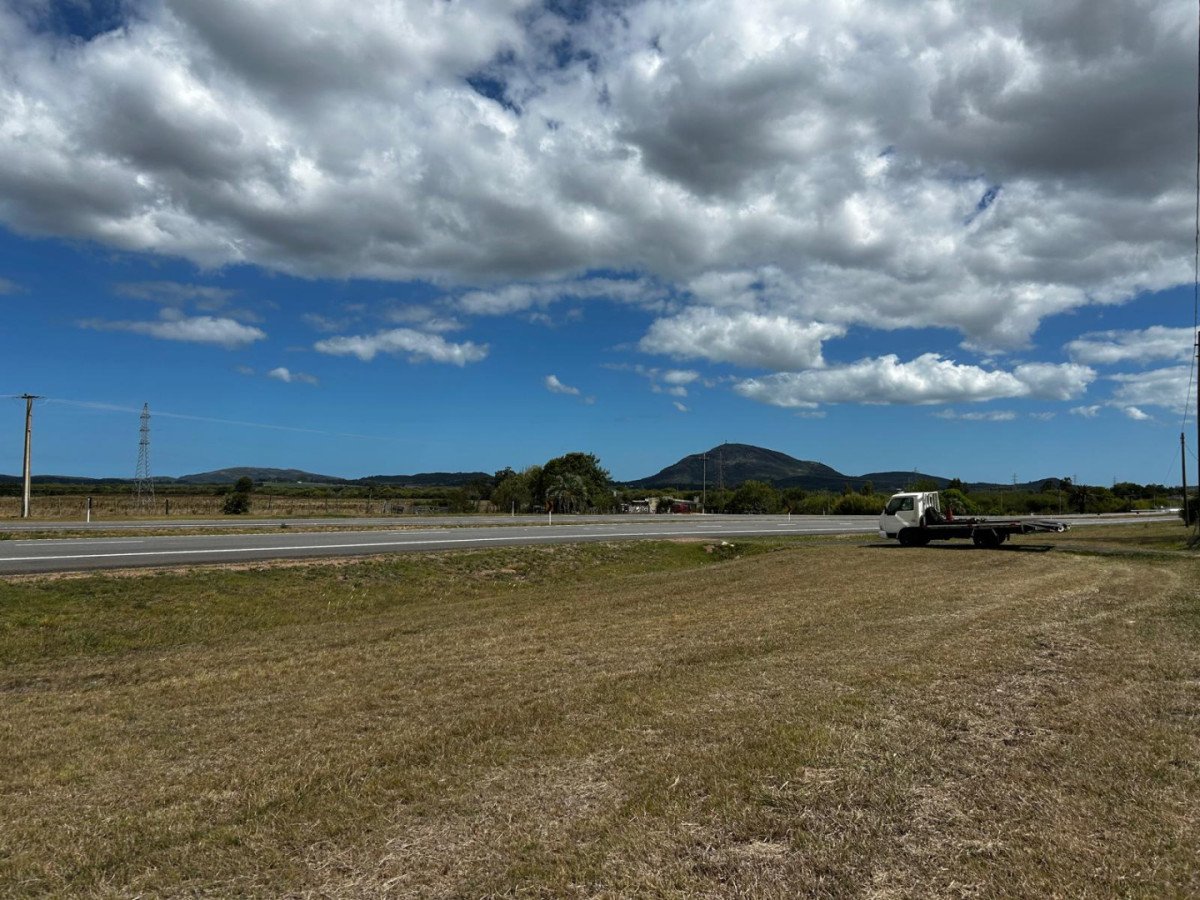 OPORTUNIDAD CHACRA DE 2.5 HAS SOBRE RUTA 9 IDEAL PARA POLO LOGISTICO 