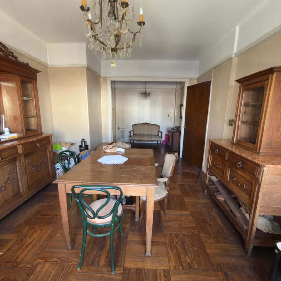 Venta Apartamento 2 dormitorios + servicio Ciudad Vieja Montevideo a reciclar C
