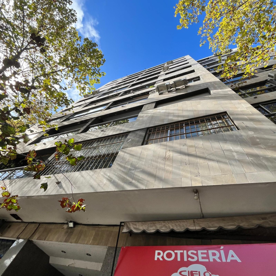 Venta Apartamento 2 Dormitorios con Garaje Tres cruces Montevideo V