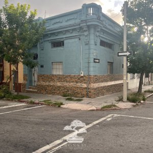 Venta Casa Reciclada 2 Dormitorios Tres Cruces Montevideo C