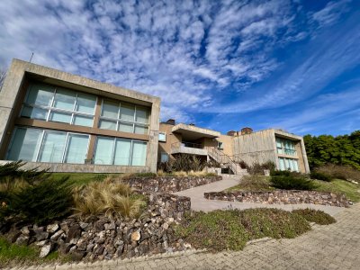 Apartamento de dos dormitorios en venta en el Lomo de la Ballena Punta del este 