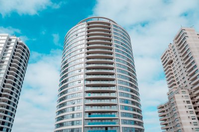 Apartamento de Lujo en Venta en Trump Tower Playa Brava - Punta del Este  3 Dormitorios, 4 Baños, Vista al Mar y Amenities