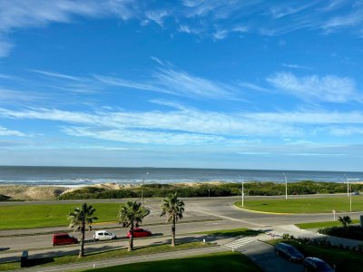 Departamento Frente al Mar en Playa Brava  3 Dormitorios y Servicio en Tiburón III