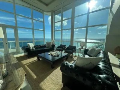 Dúplex de lujo 4 dormitorios con vista al mar en Torre Aquarela, Playa Mansa  Punta del Este