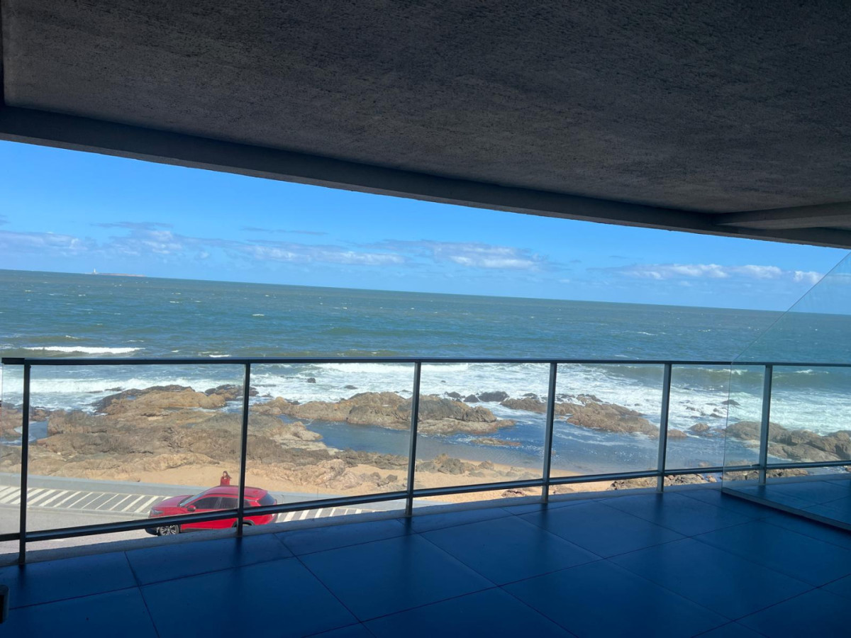 Apartamento 3 dormitorios Frente al Mar ,  Península, Punta del Este