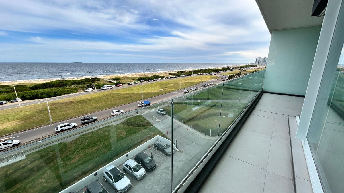 Departamento en Playa Brava con Vista al Mar  3 Dormitorios en Le Parc IV