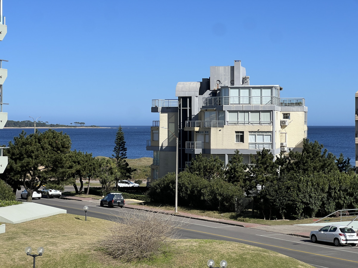 Apartamento de 3 Dormitorios en Playa Mansa