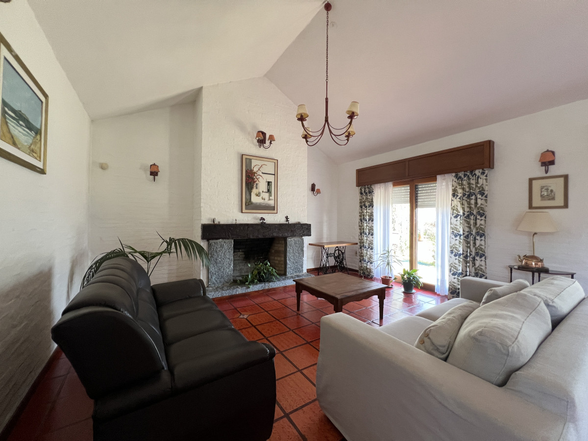 Casa en Venta 3 Dormitorios con Piscina | Barrio Marly, Punta del Este | 1.014 m² de Terreno