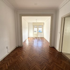 Alquiler Apartamento 3 Dormitorios Balcon al Frente Centro Montevideo E