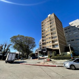 Alquiler Apartamento 2 Dormitorio Amueblado Balcón Malvin Montevideo St