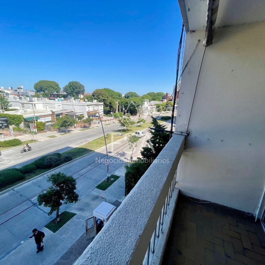Venta Apartamento 2 Dormitorios Balcón al Frente con Renta La Blanqueada Montevideo St