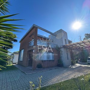 Venta Casa 3 Dormitorios Piscina Climatizada Garaje Lagomar Norte Ciudad de la Costa Canelones F