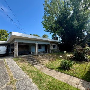 Venta Casa 2 Dormitorios + Monoambiente Con Renta Villa Argentina Parrillero Padrón Unico G