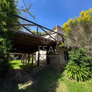Venta Casa 2 Dormitorios + Casa de Huéspedes Barbacoa Playa Hermosa Maldonado G