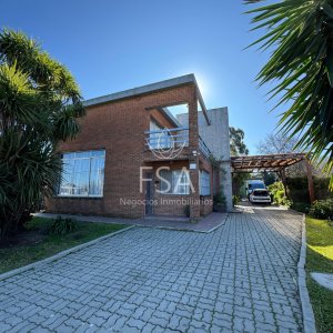 Venta Casa 3 Dormitorios Piscina Climatizada Garaje Lagomar Norte Ciudad de la Costa Canelones F