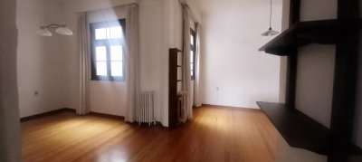 Se alquila apartamento de 2 dormitorios, Barrio Sur