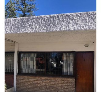 Se vende casa a 20m de la playa, amoblada, con cochera, Atlántida