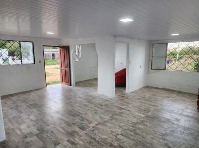 Casa en alquiler 2 dormitorios con cochera en Solymar 