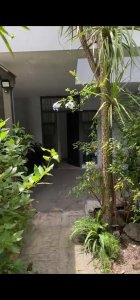 Se alquila casa de dos plantas con 4 dormitorios y garaje