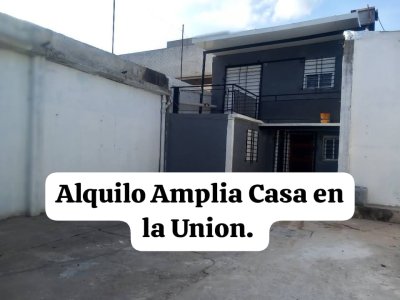 Alquilo Amplia casa en la Unión
