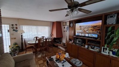 Se vende amplia casa en Cordón