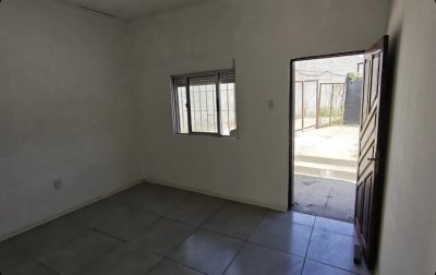 Alquilo cómodo y luminoso apartamento tipo casa próximo a la cruz de Carrasco