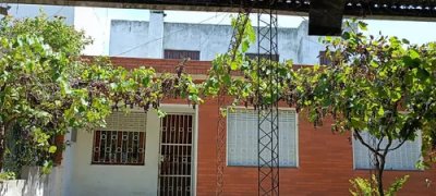 VENTA de hermosa casa de 3 dormitorios en el departamento de San Jose