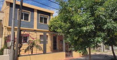 Se vende casa de 2 plantas, de 3 dormitorios en Brazo Oriental