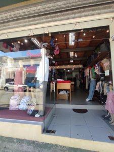 Se vende llave de local comercial con trayectoria, pleno centro de San Carlos
