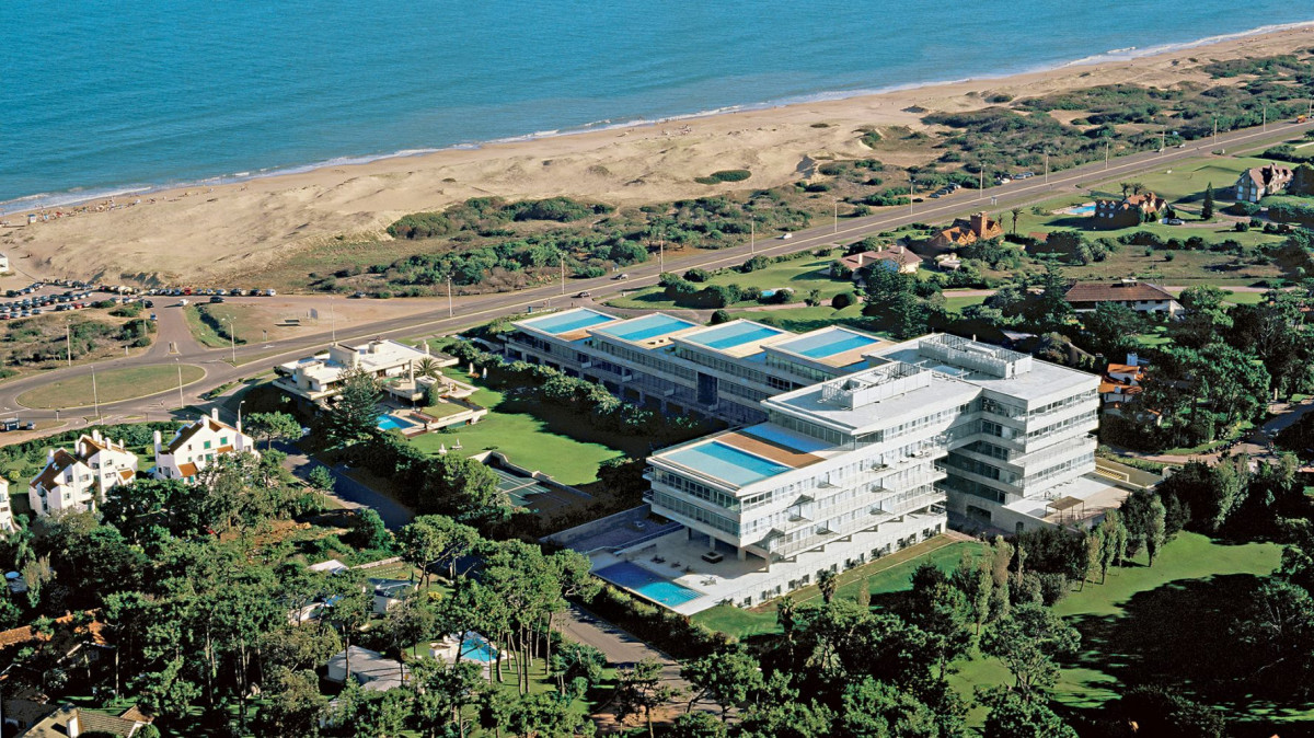 Playa Brava. Elegancia y Confort a Pasos del Mar