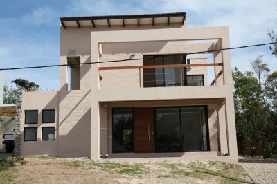 Casa a Pasos del Mar y el centro de La Barra