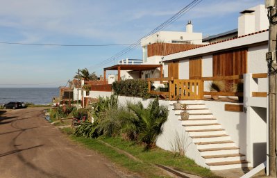 Corazón de La Barra, con Playa La Posta a 30 mts.