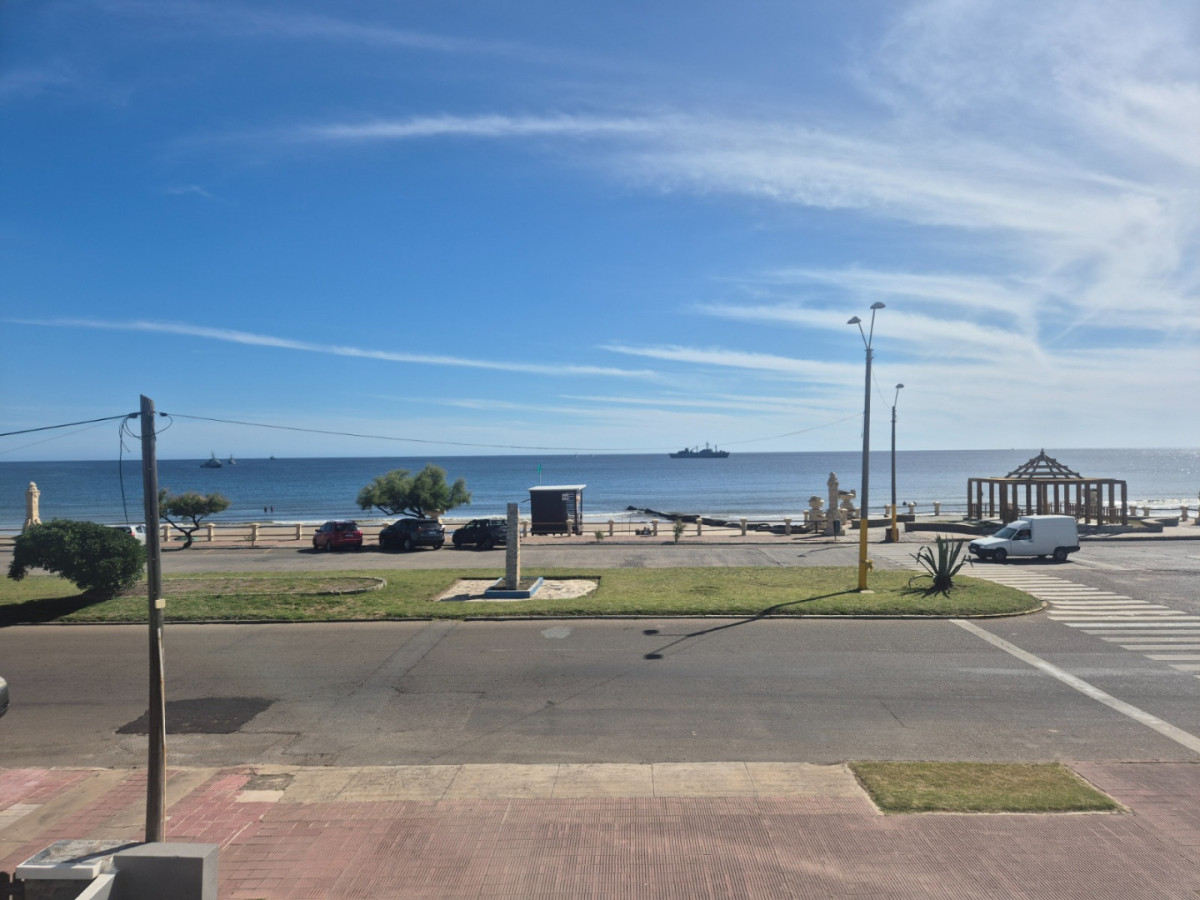 EN VENTA Apartamento dos dormitorios, dos baños, frente al mar