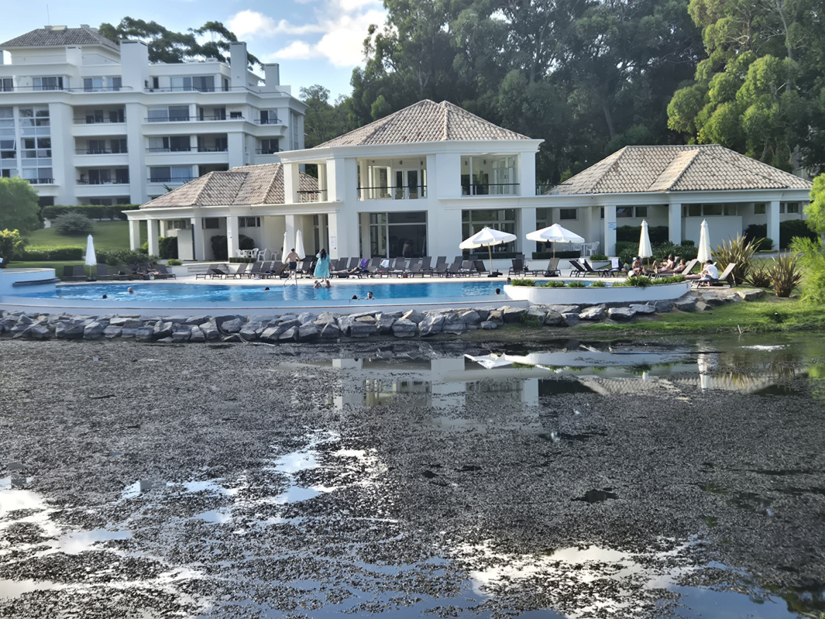 Oportunidad en complejo Solanas 