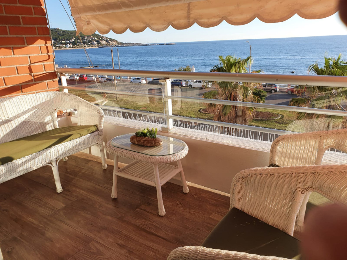 Apartamento 2 dormitorios frente a la playa piriapolis 