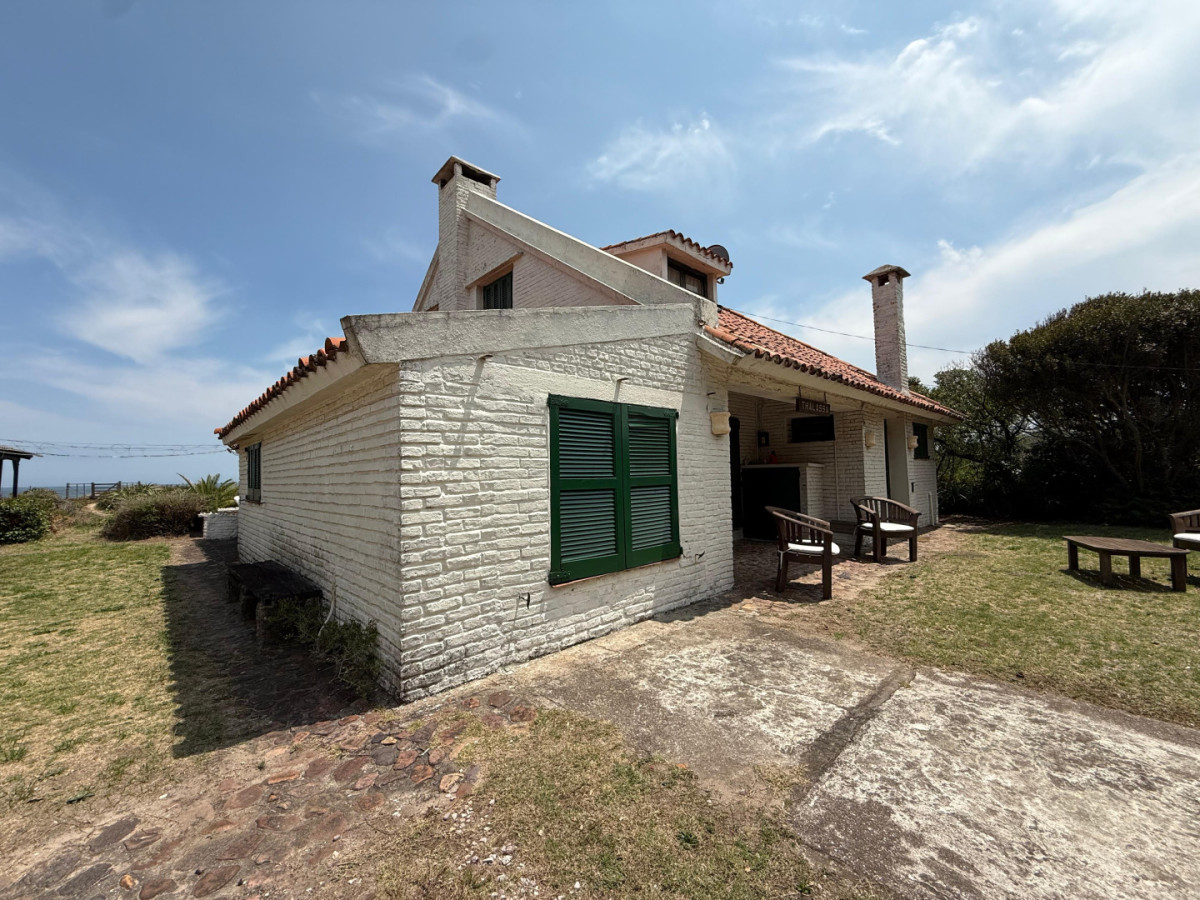 casa en venta. 5 dormitorios y 3 baños.