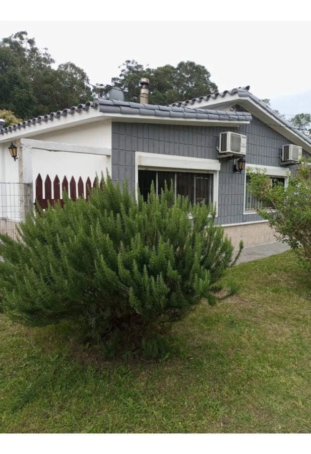 Casa en venta, dos dormitorios Piriapolis Cebtro