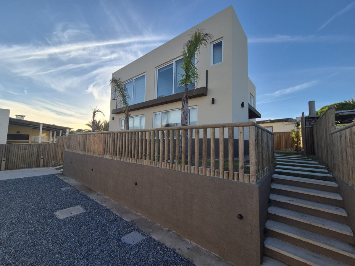 Casa en venta Piriápolis 2 dormitorios 1 baño.