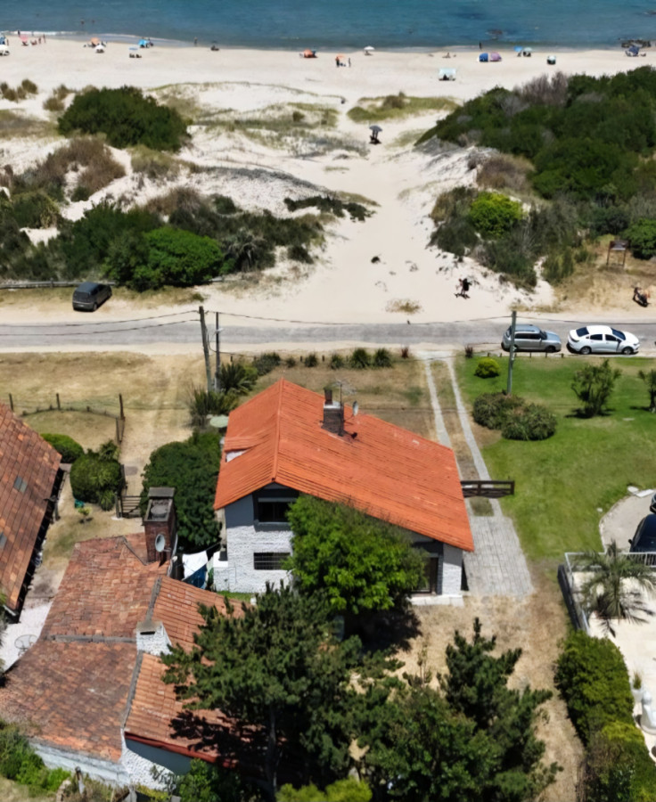 Casa en Proa al Mar ,3 dormitorios y 2 baños (1 en suite) 