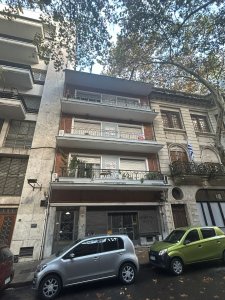 SE VENDE APARTAMENTO A PASOS DE PLAZA INDEPENDENCIA