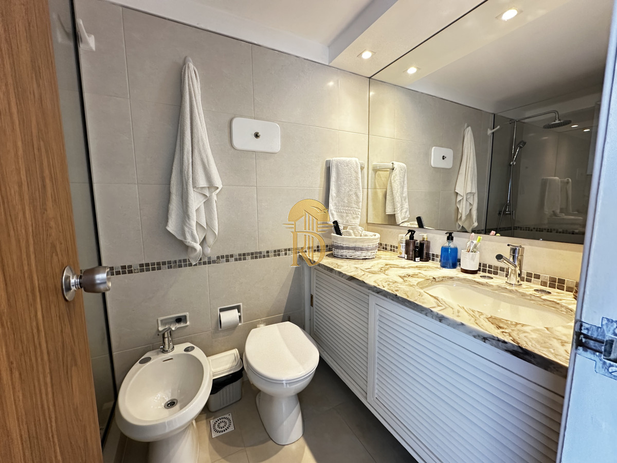 Apto a metrs del puerto Alquiler de verano de 2025 -id-402-25