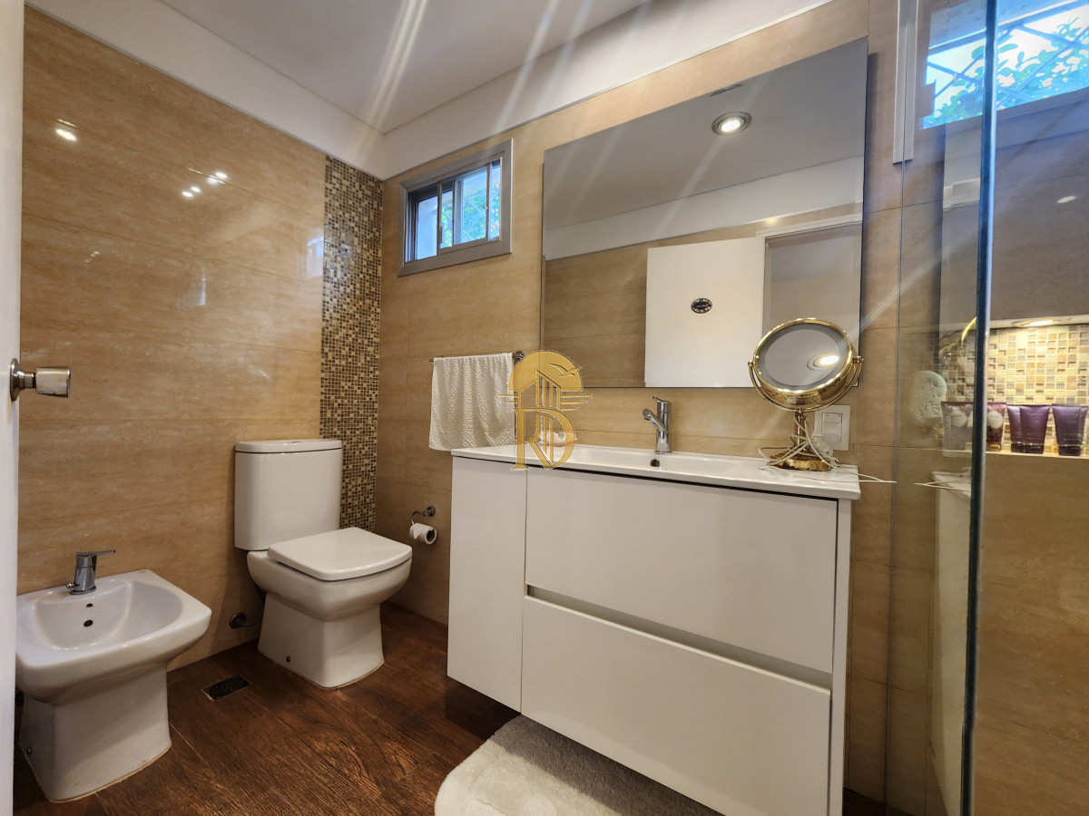 casa en barrio cantegril, un lugar para vivir y soñar -id-268-39