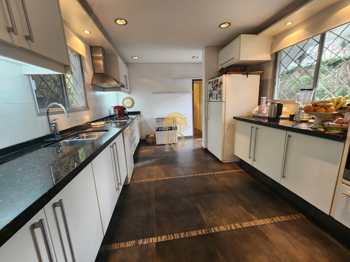 casa en barrio cantegril, un lugar para vivir y soñar -id-268-13