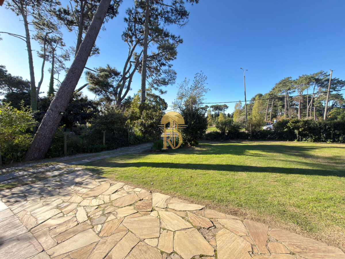 Casa en venta en uno de los mejores lugares de punta del este -id-765-22