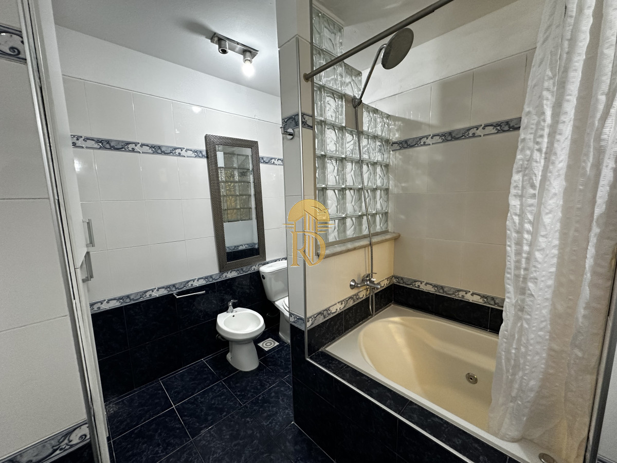 Alquiler Anual  Casa en Barrio Cantegril -id-100-18