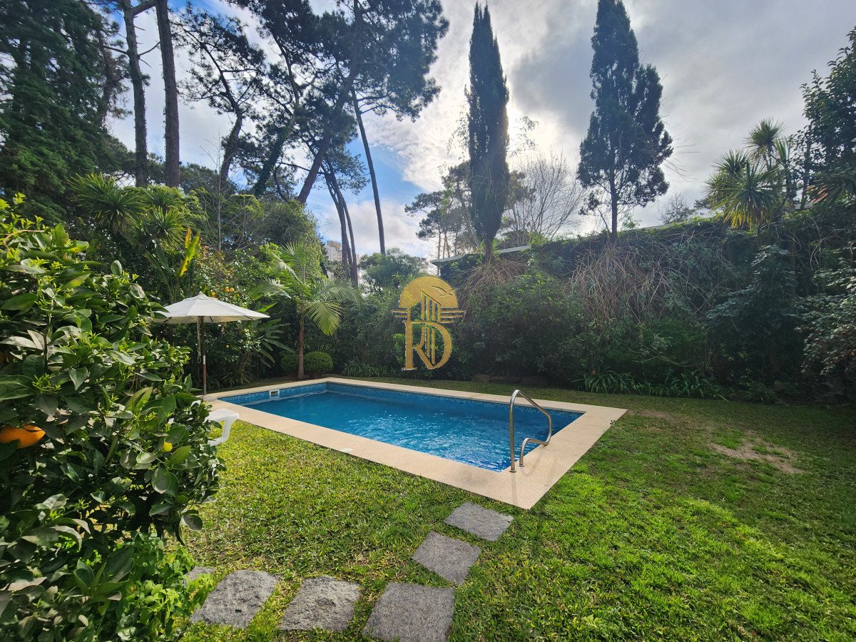 casa en barrio cantegril, un lugar para vivir y soñar -id-268-33