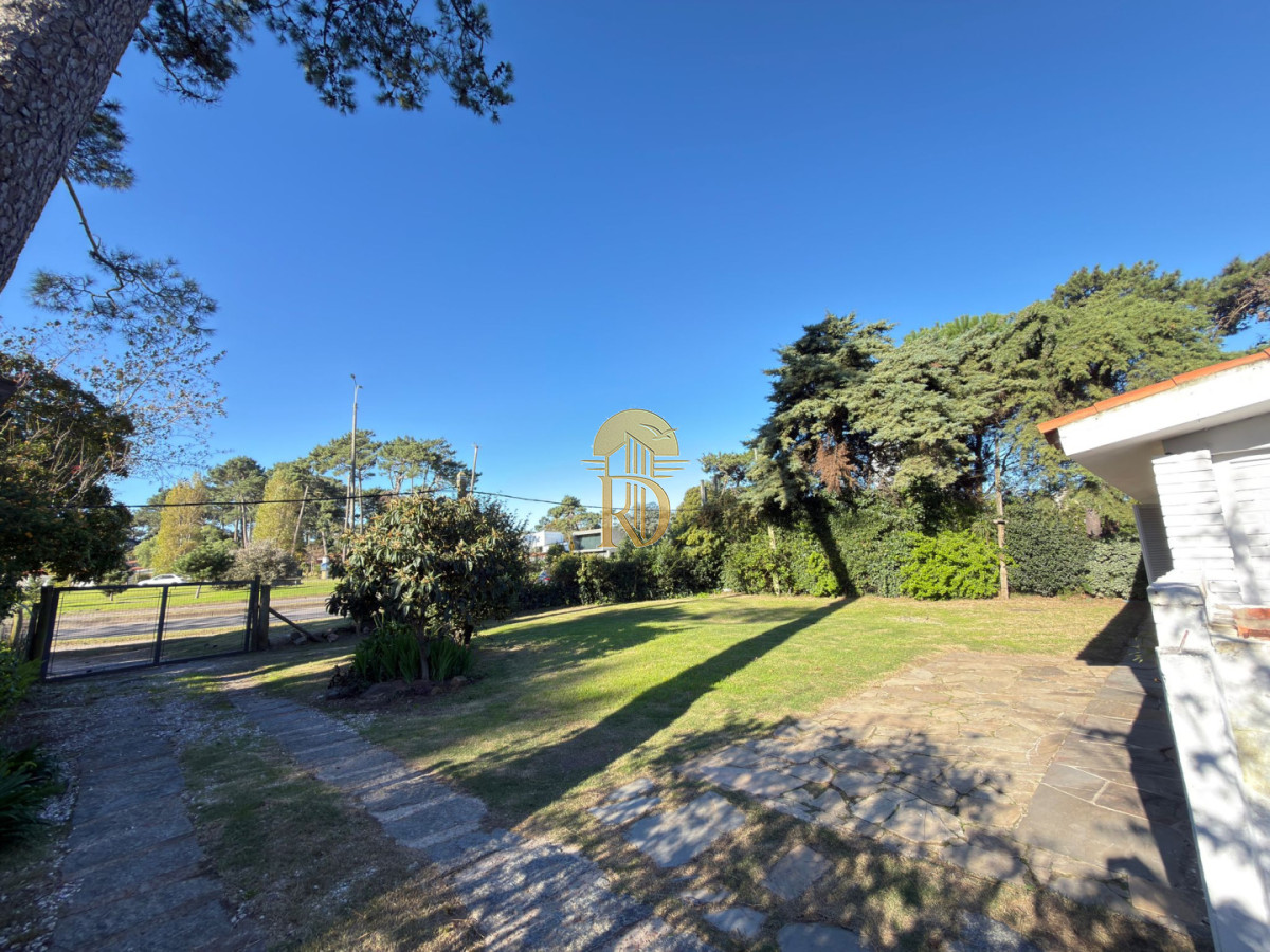 Unica en esta zona parada 8 Roosevelt -id-765
