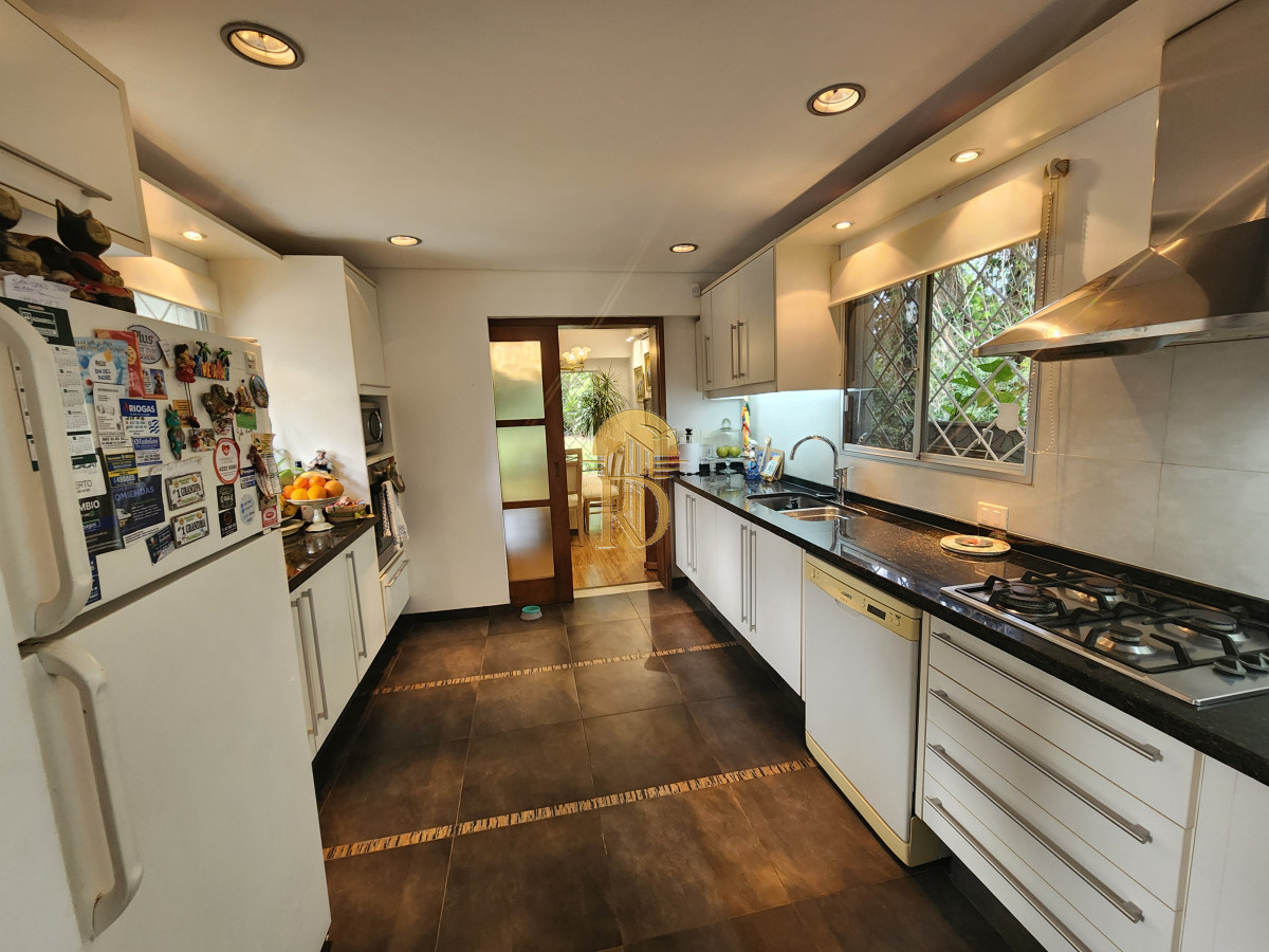 casa en barrio cantegril, un lugar para vivir y soñar -id-268-7