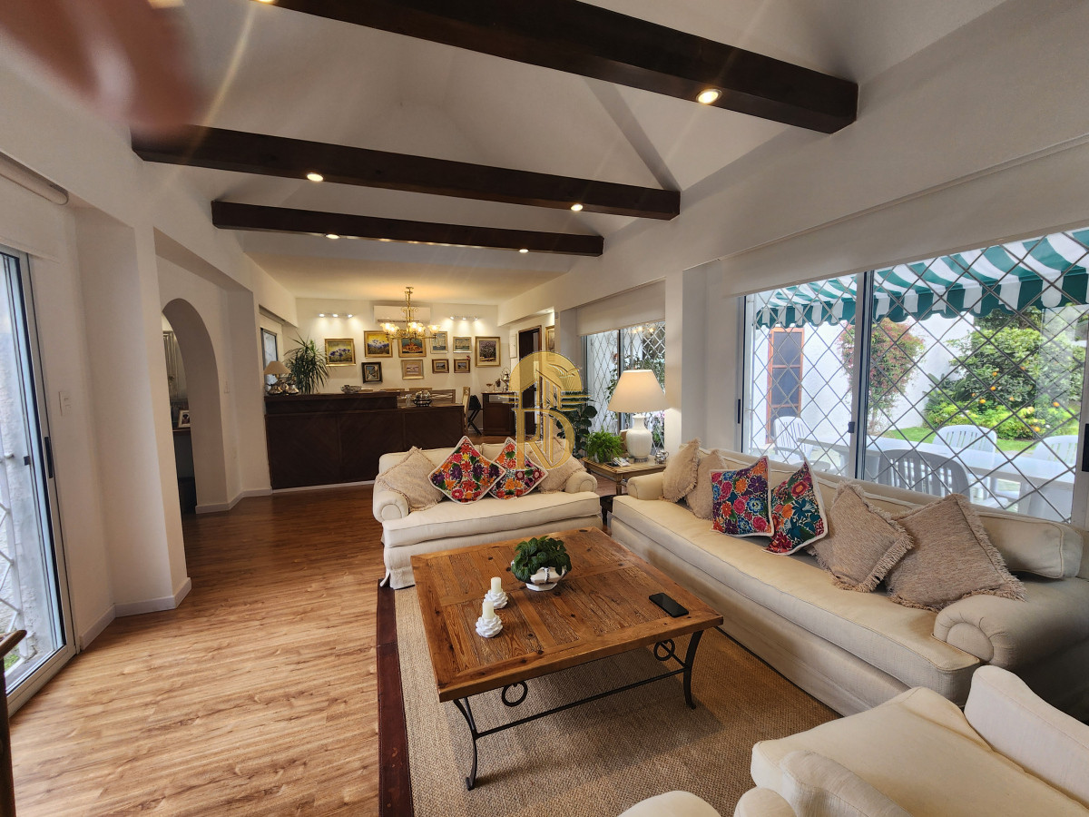 casa en barrio cantegril, un lugar para vivir y soñar -id-268-9