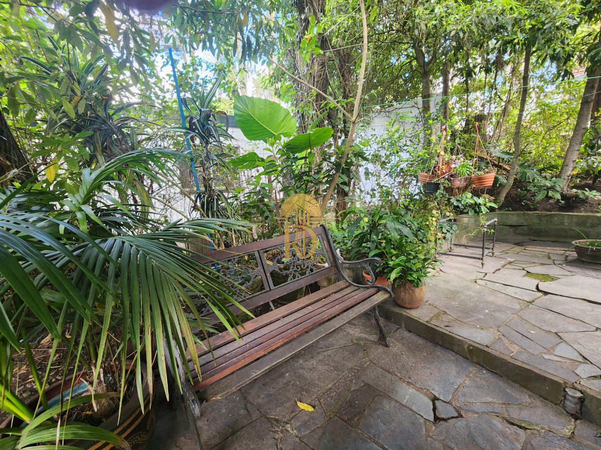 casa en barrio cantegril, un lugar para vivir y soñar -id-268-24
